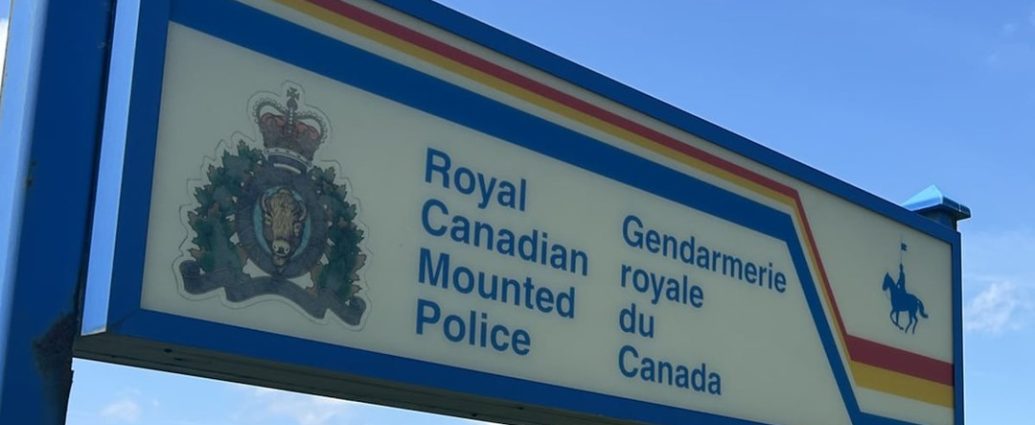 Beaver Bank shots fired - RCMP police vehicle responding to emergency call in Nova Scotia community