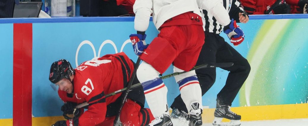 Crosby Olympic injury - Sidney Crosby skating during Olympic hockey game before suffering injury