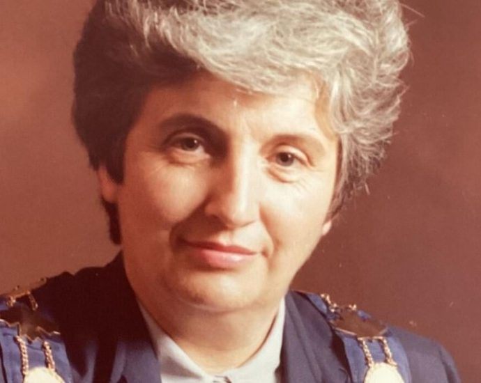 Gladys Huffman Lincoln mayor - Portrait of a female political leader representing municipal government and community service