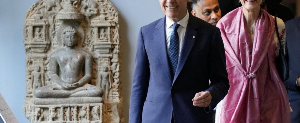 Mark Carney India - Mark Carney speaking at a business conference podium