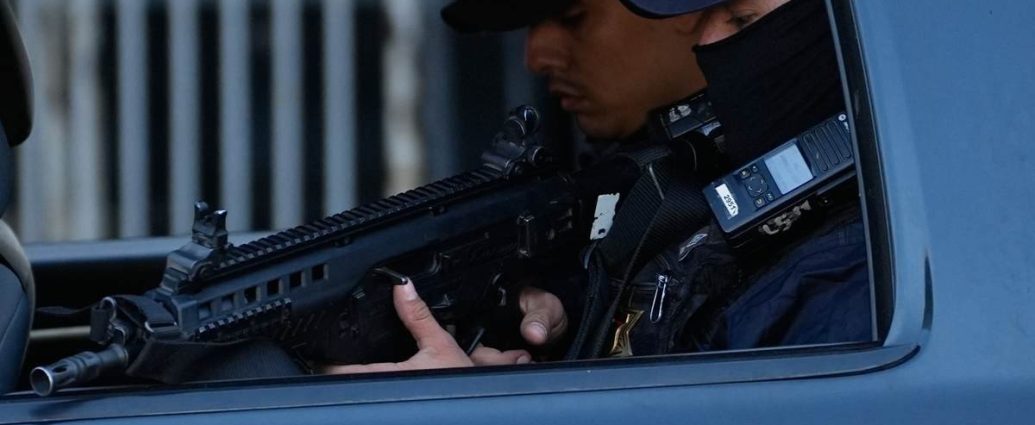 Mexican cartel violence - Mexican special forces conducting anti-cartel operation