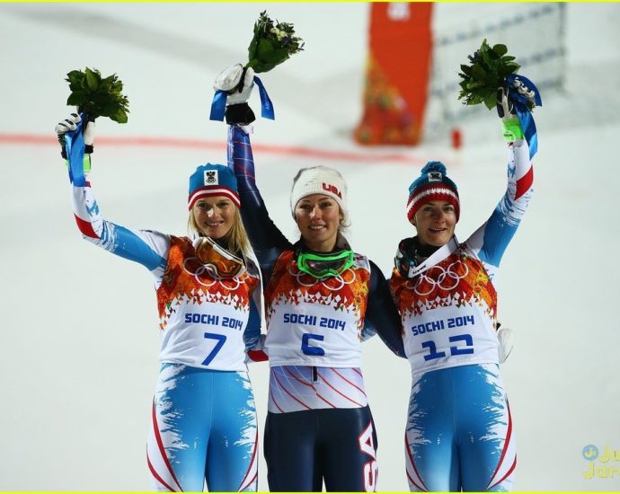 Mikaela Shiffrin Olympic gold - Mikaela Shiffrin competing in Olympic slalom skiing race