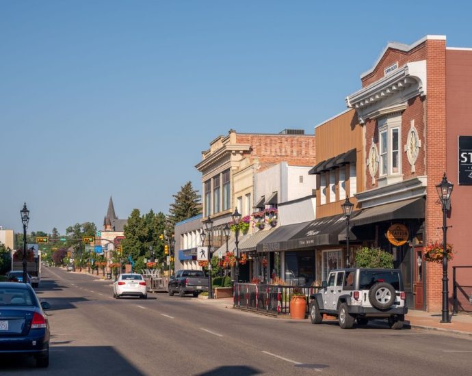 most affordable city Canada - Residential houses in Medicine Hat, Alberta showing affordable housing options in Canada's most budget-friendly city for homebuyers
