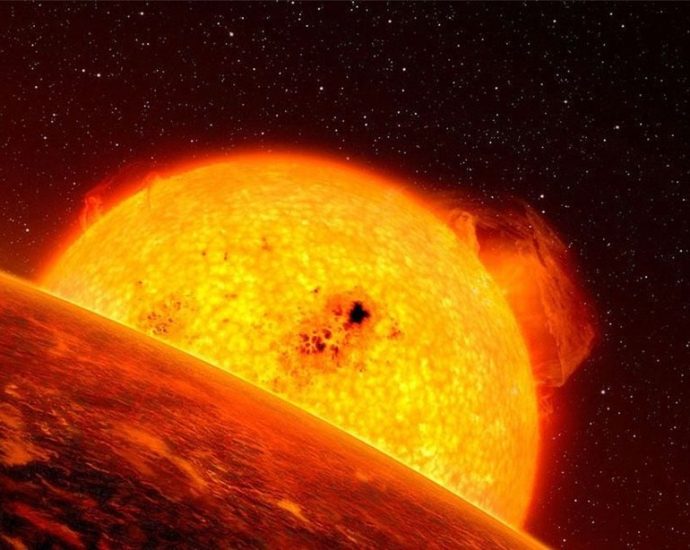 red giant stars - Artist's conception of a red giant star expanding and glowing in space
