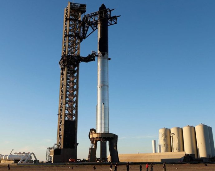 SpaceX Starship rocket - SpaceX record funding round valuation