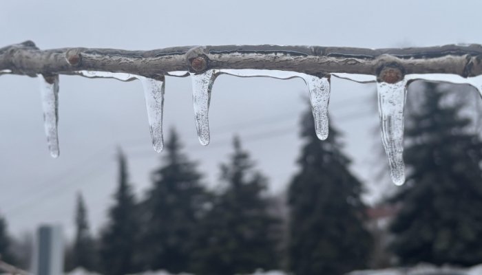 storm closures Hamilton - Icy road conditions after freezing rain storm
