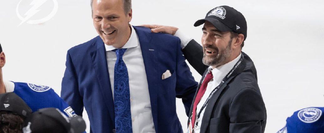 Team Canada mental performance - Mental performance coach working with hockey team behind the scenes