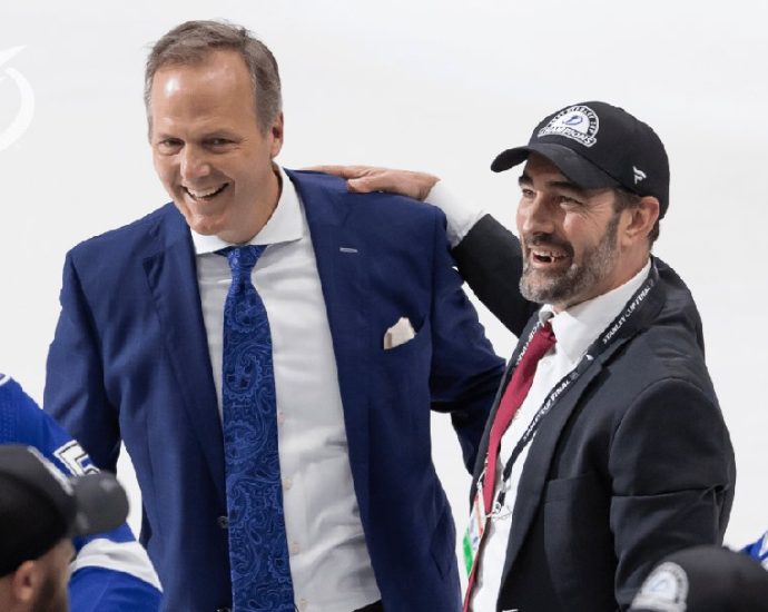 Team Canada mental performance - Mental performance coach working with hockey team behind the scenes