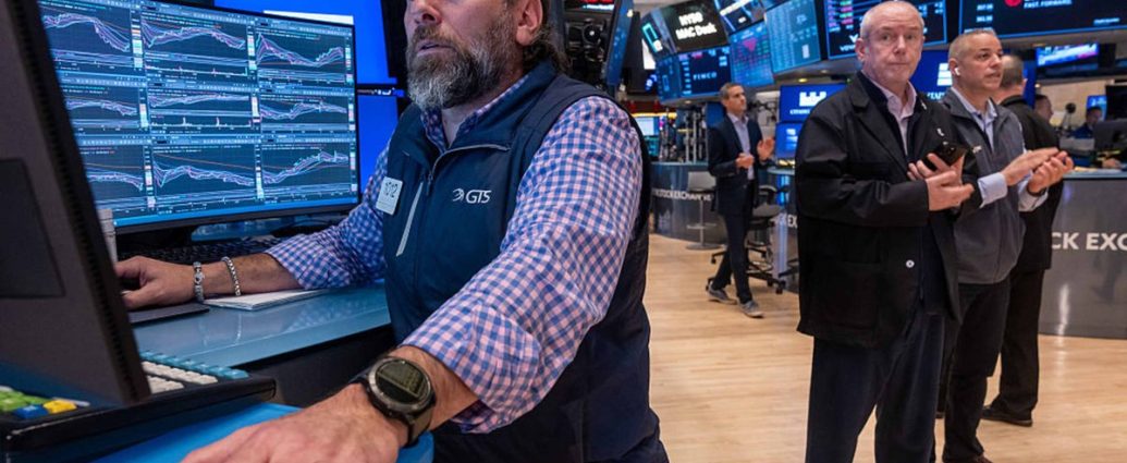 oil prices surge - Oil price chart showing dramatic surge past $100 per barrel