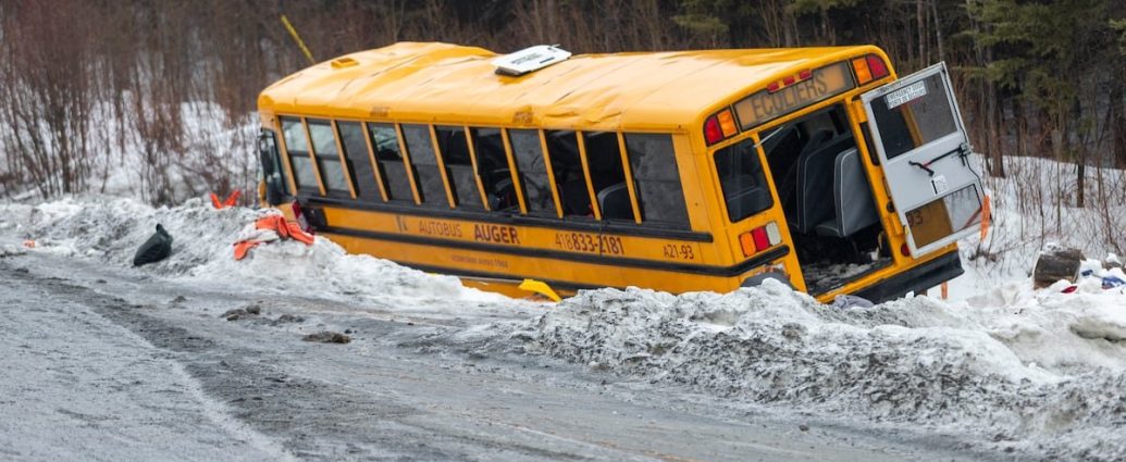 Quebec school bus crash - Emergency vehicles responding to a school transportation accident scene
