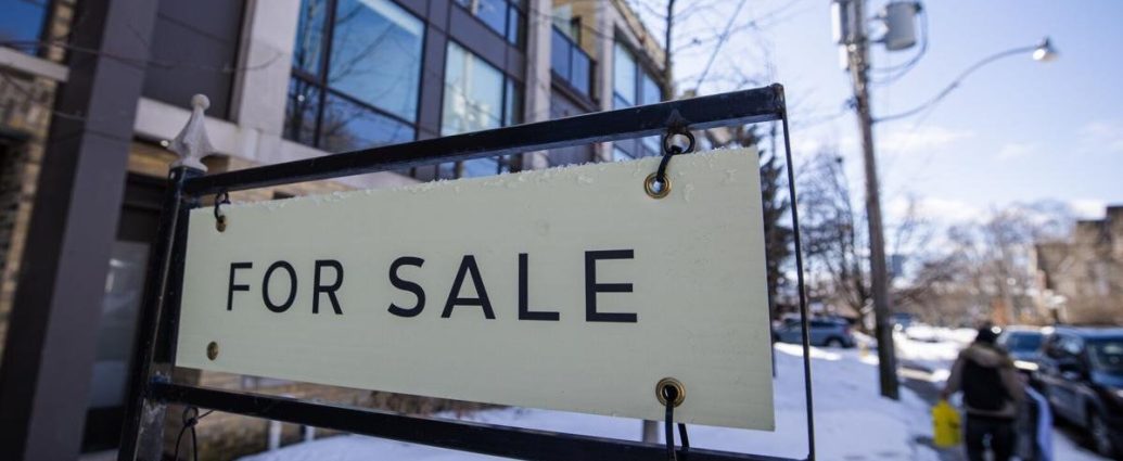 Toronto home prices - Toronto residential homes and condominiums showing declining real estate market