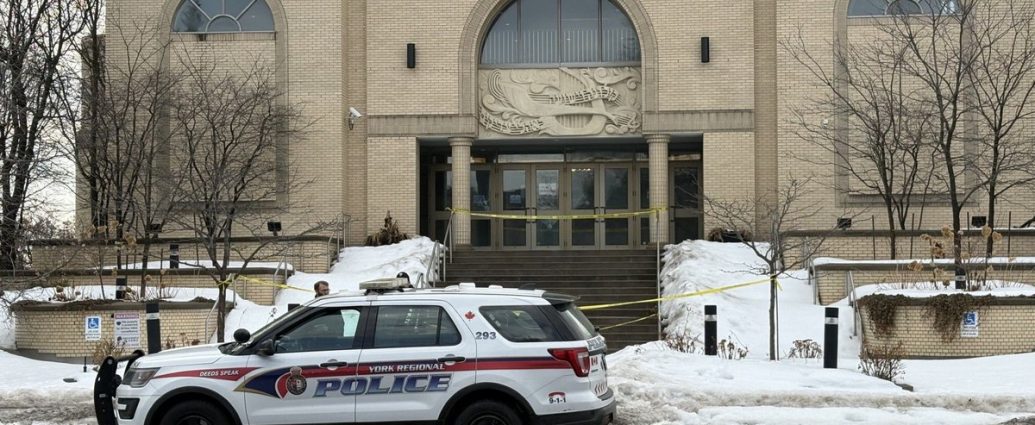 Toronto synagogue attacks - Police investigating outside a synagogue with damaged windows