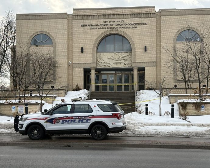 Toronto synagogue attacks - Police investigating outside a synagogue with damaged windows