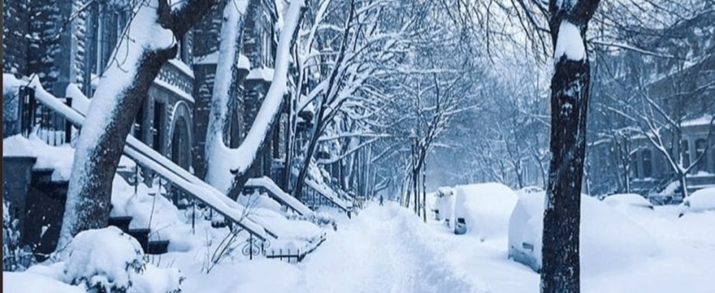 Barrie Collingwood snow warning - Snowy highway conditions during winter storm in Ontario